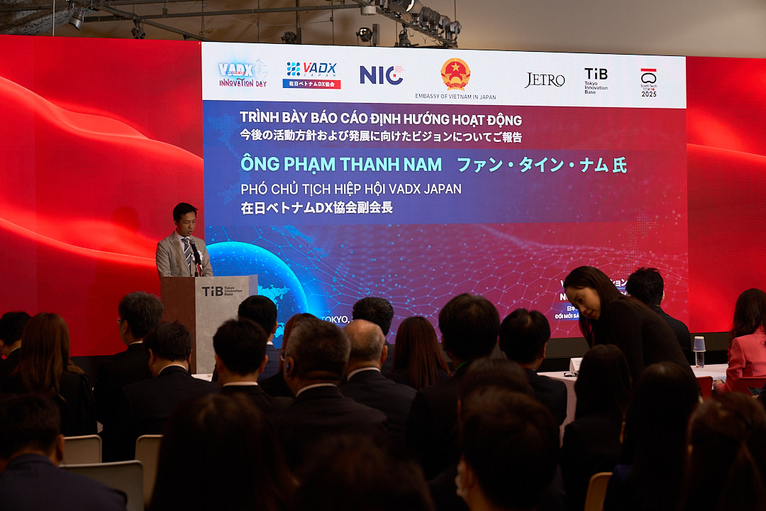 Mr. Pham Thanh Nam, CEO of NTQ Japan & Vice President of VADX Japan Association, delivered a speech at the VADX Japan 2025 (Source: VADX Japan Facebook Fanpage)