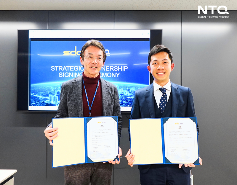 Mr. Pham Thanh Nam - CEO NTQ Japan, and Mr.  Okada Hideaki, Director of SDC signed the MoU at the ceremony