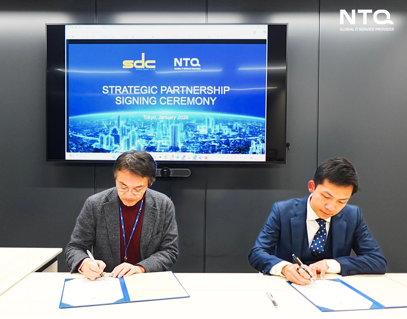Mr. Pham Thanh Nam - CEO NTQ Japan, and Mr.  Okada Hideaki, Director of SDC signed the MoU at the ceremony