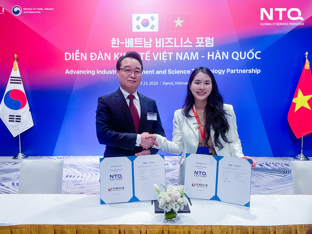 Ms. Nguyen Minh Trang - CEO NTQ Factory and Mr. Kim Young Nam - CEO Taejin System at the signing table
